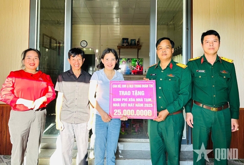 Trung đoàn 726 (Binh đoàn 16) trao kinh phí xóa nhà tạm, nhà dột nát